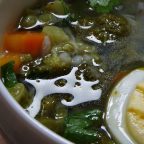 Суп із броколі та зеленого горошку